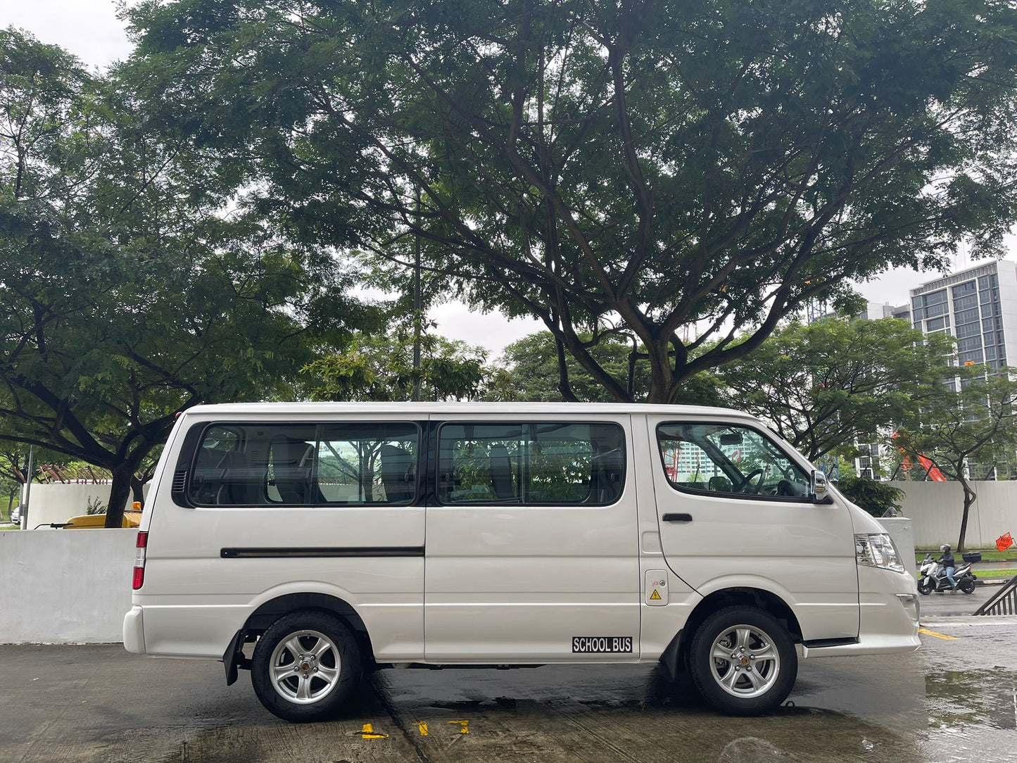Golden Dragon EV Minibus Auto