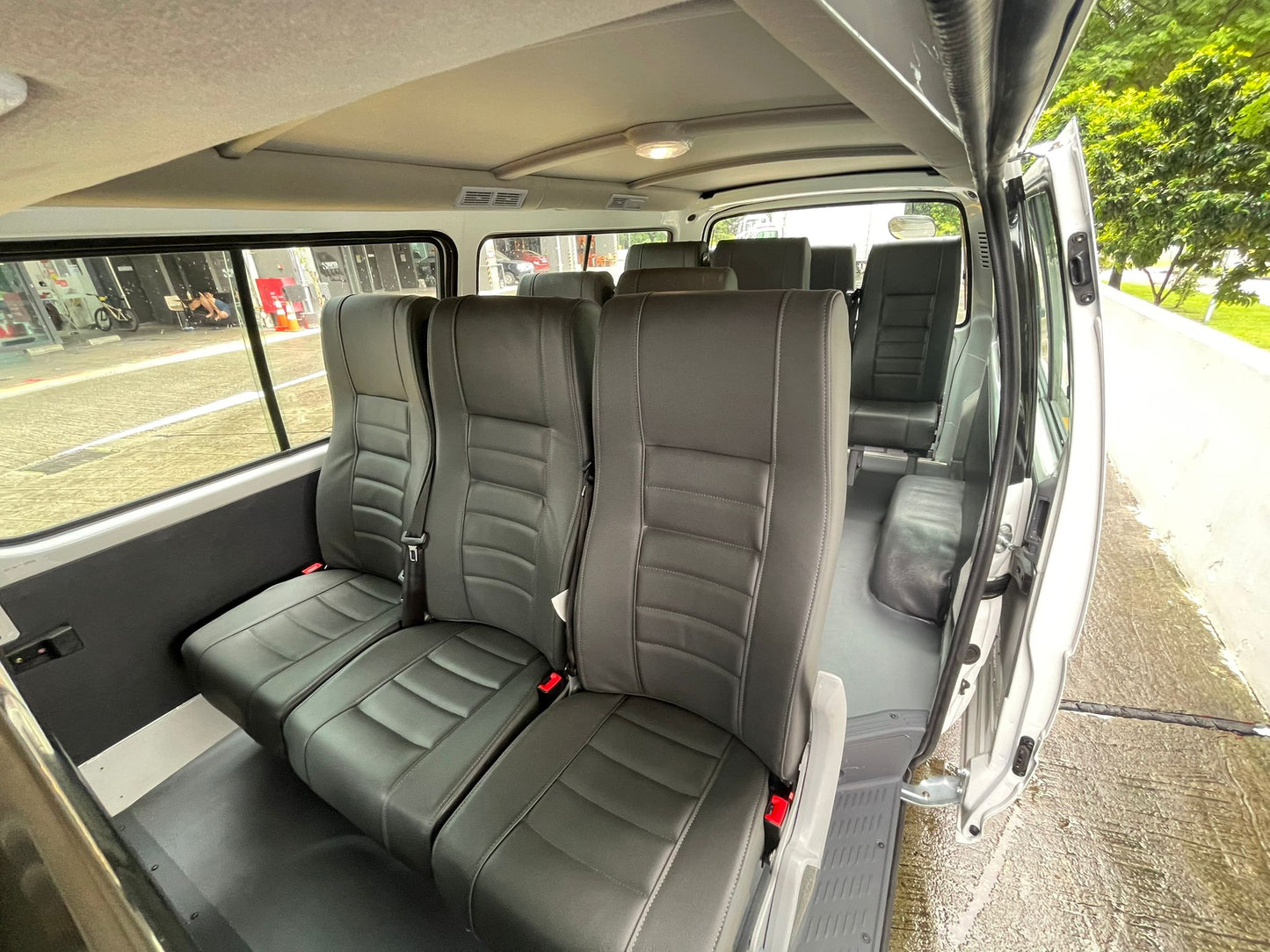 Golden Dragon EV Minibus Auto