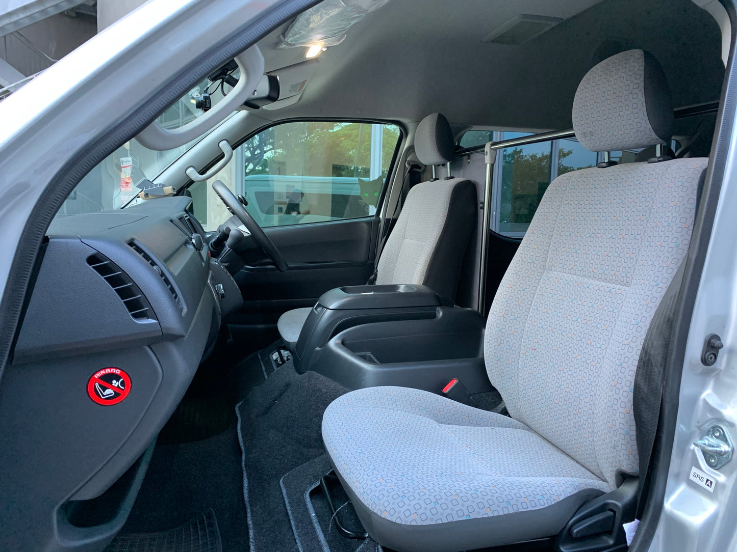 Toyota Hiace Commuter (13+1) Auto