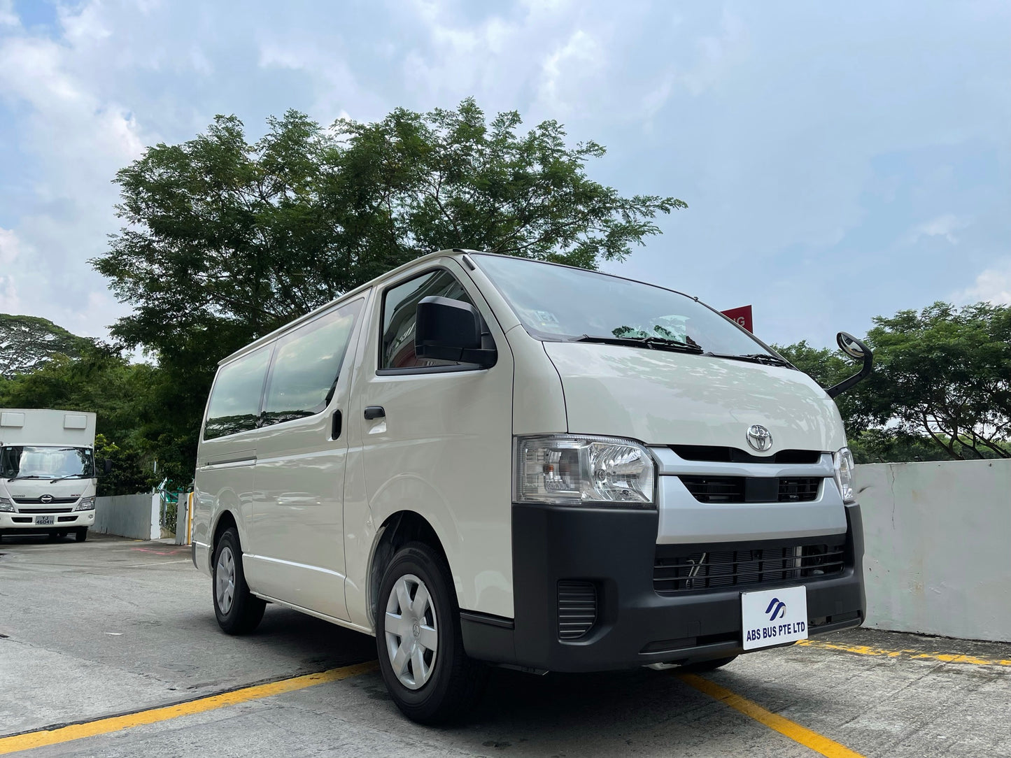 Toyota Hiace 2.0A LED Head Light Rear Aircon, Toyota Hiace Auto Petrol, Toyota Hiace Auto 5 Door Glass Window, Toyota Hiace Auto Metal Windor