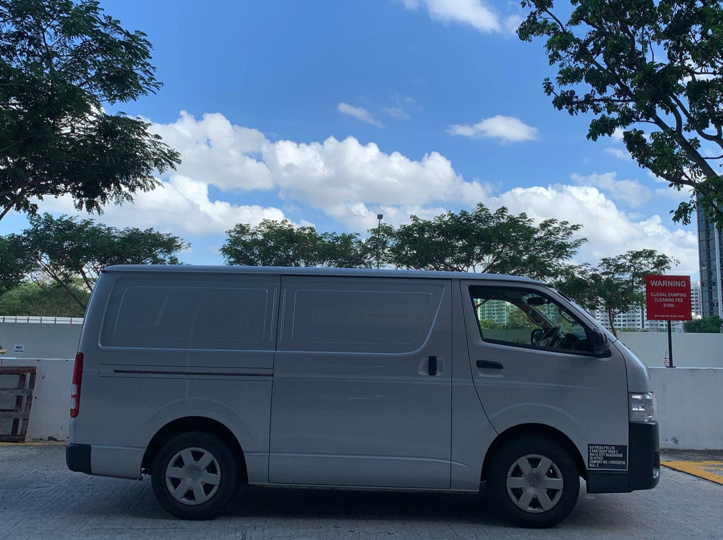 Toyota Hiace 2.0A LED Head Light Rear Aircon, Toyota Hiace Auto Petrol, Toyota Hiace Auto 5 Door Glass Window, Toyota Hiace Auto Metal Windor