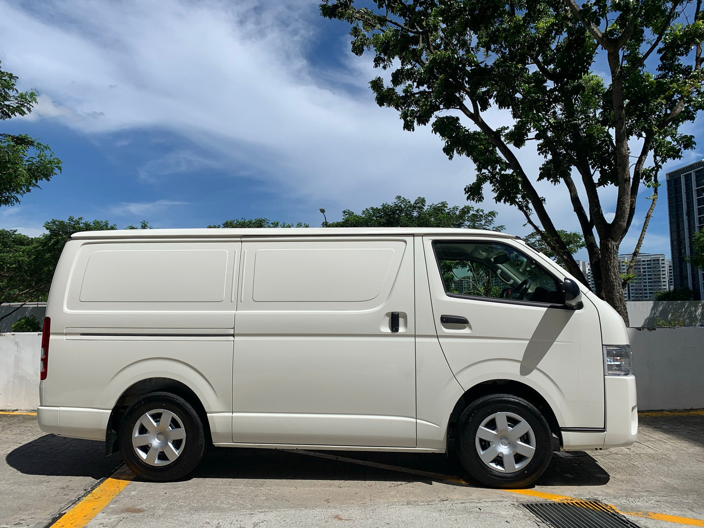 Toyota Hiace 2.0A LED Head Light Rear Aircon, Toyota Hiace Auto Petrol, Toyota Hiace Auto 5 Door Glass Window, Toyota Hiace Auto Metal Windor