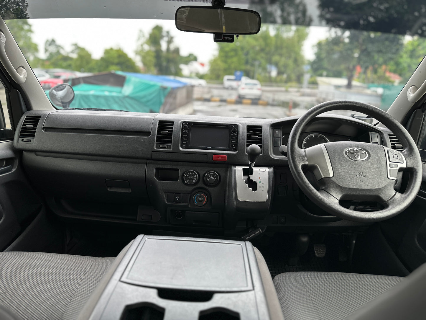 Toyota Hiace 2.8A with Rear Aircon (COE end 2031)
