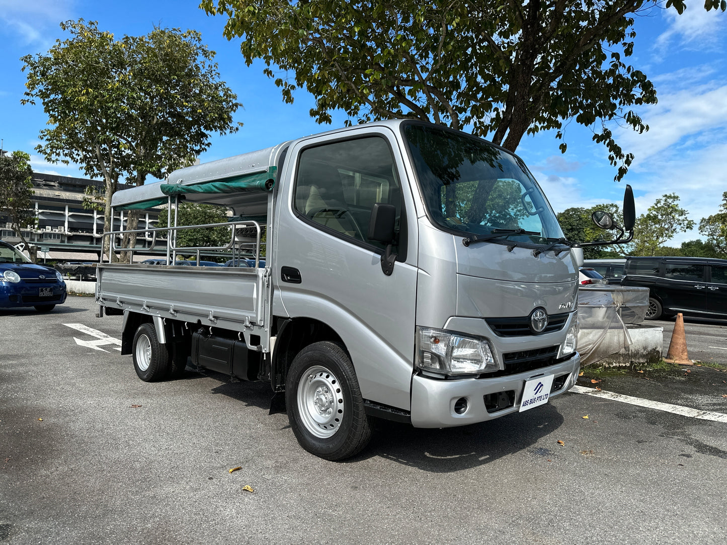 Copy of Toyota Dyna 3.0M with Retreable (COE end 2029)