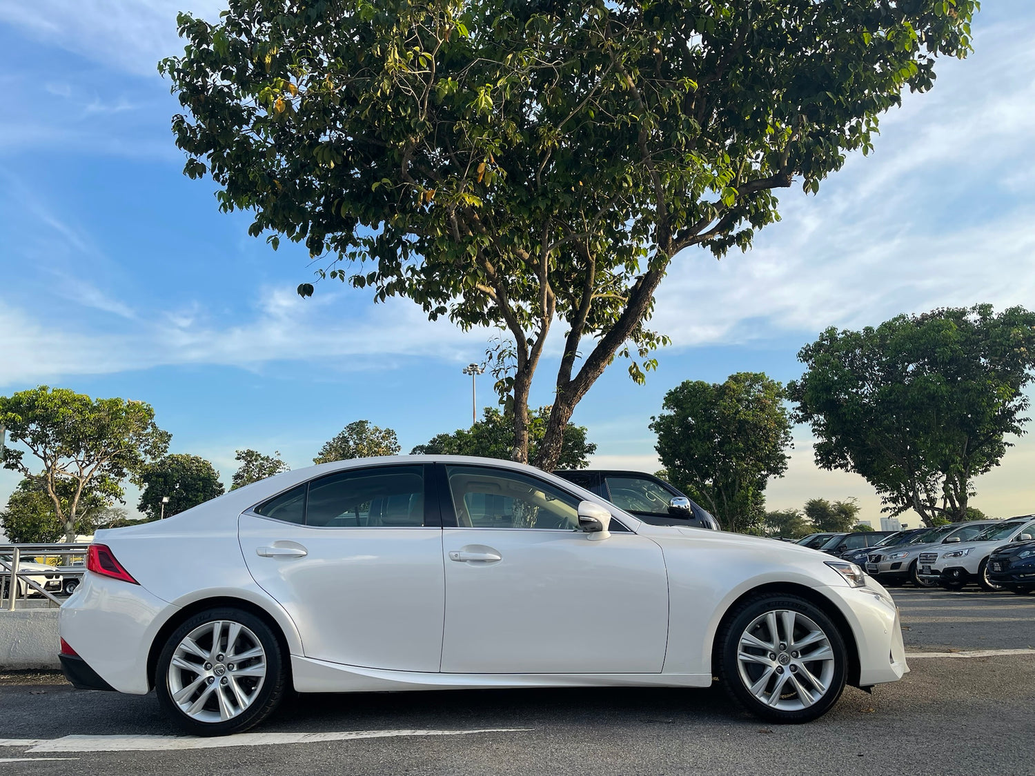 Toyota Lexus IS200T Executive 2.0A (COE end 2027)