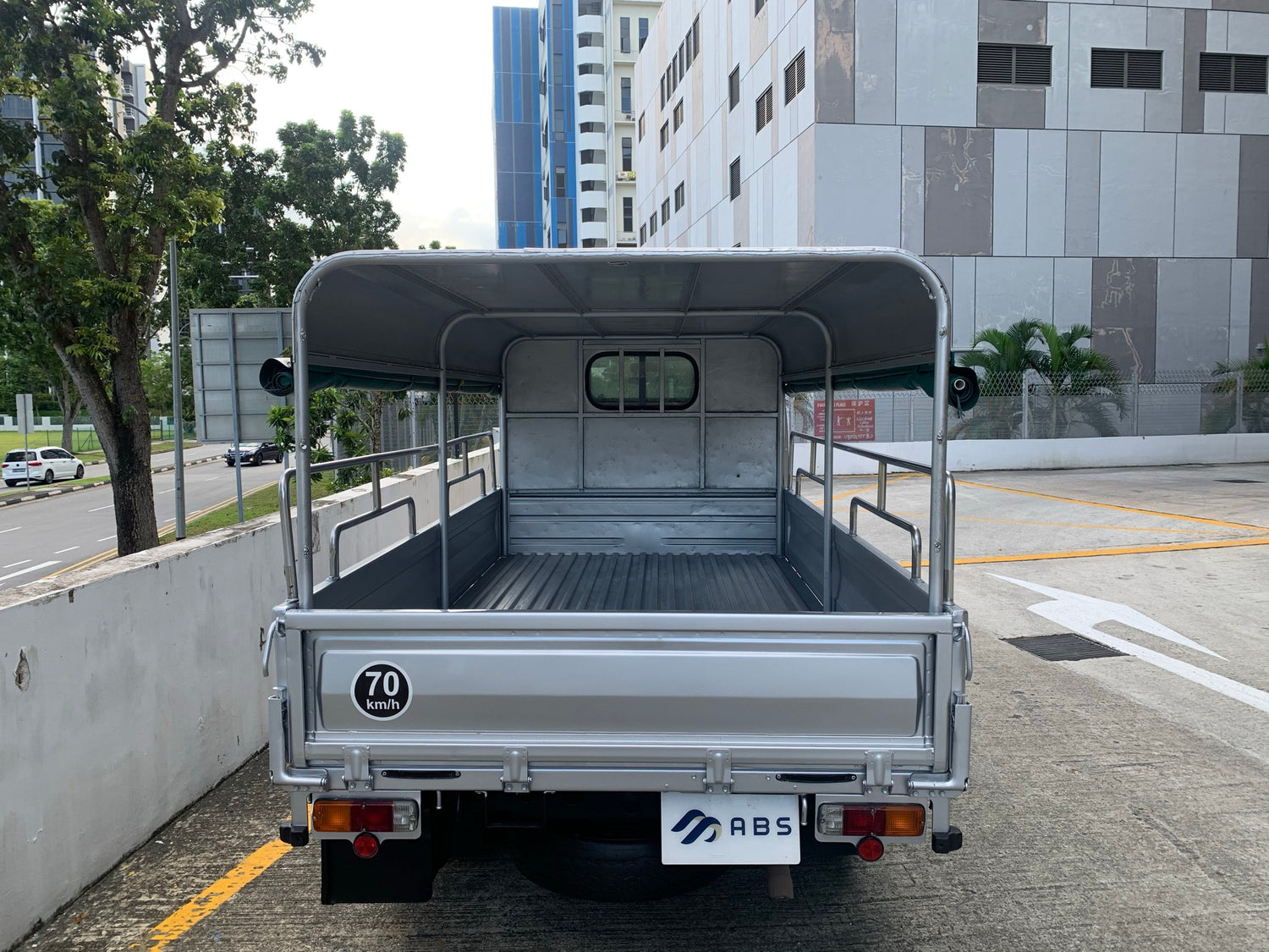 Toyota Dyna 3.0M with Full Canopy