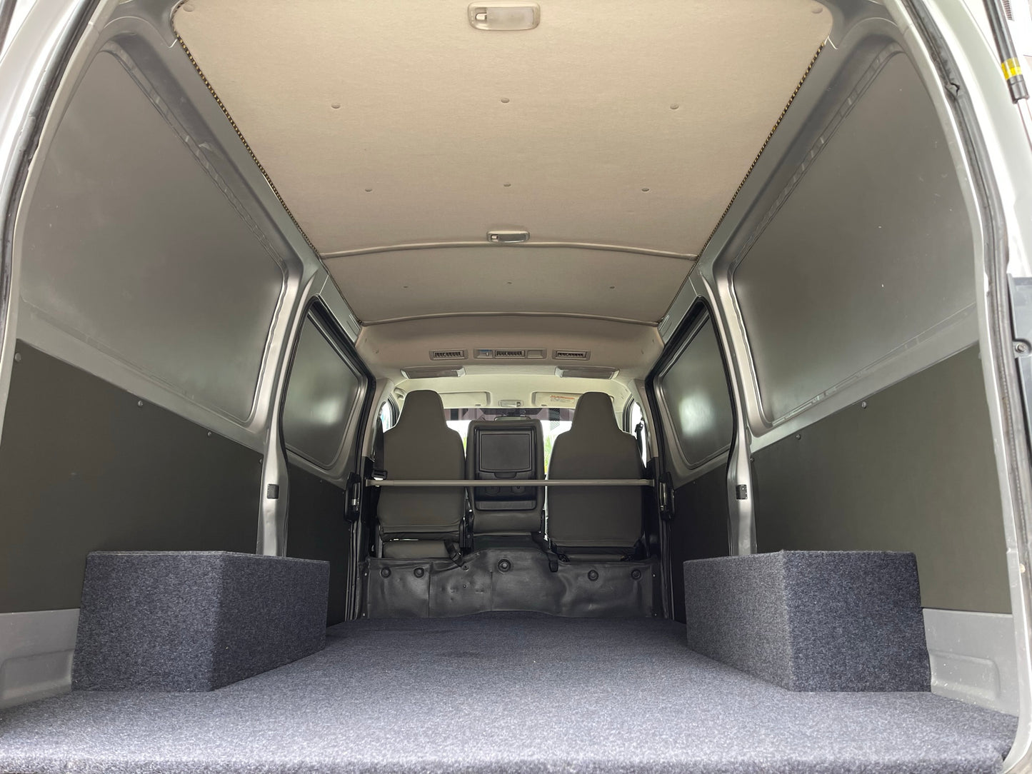 Toyota Hiace with Rear Aircon 3.0M