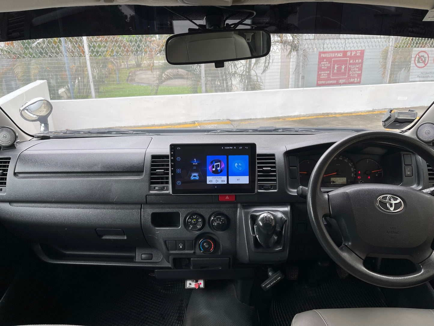 Toyota Hiace with Rear Aircon 3.0M