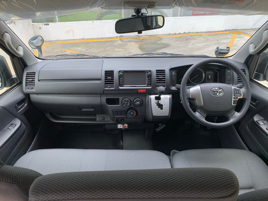 Toyota Hiace 2.8 Auto (Diesel)