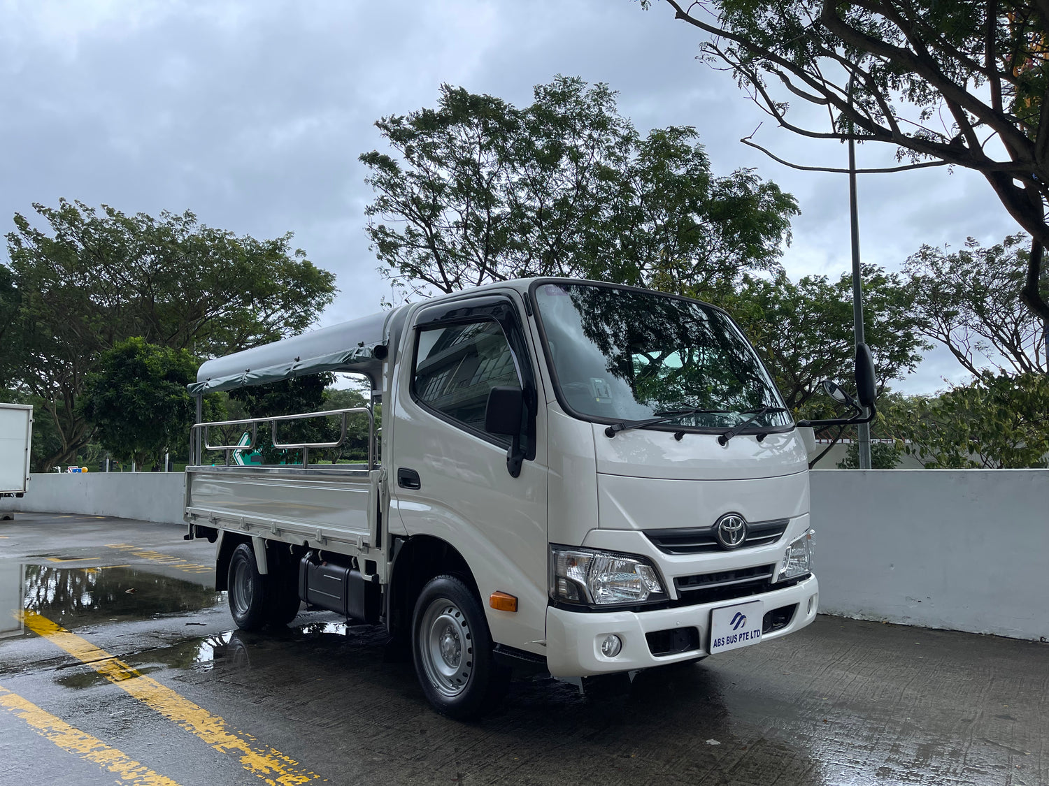 Toyota Dyna 3.0M with Full Canopy & Checked Plated (COE end 2031)