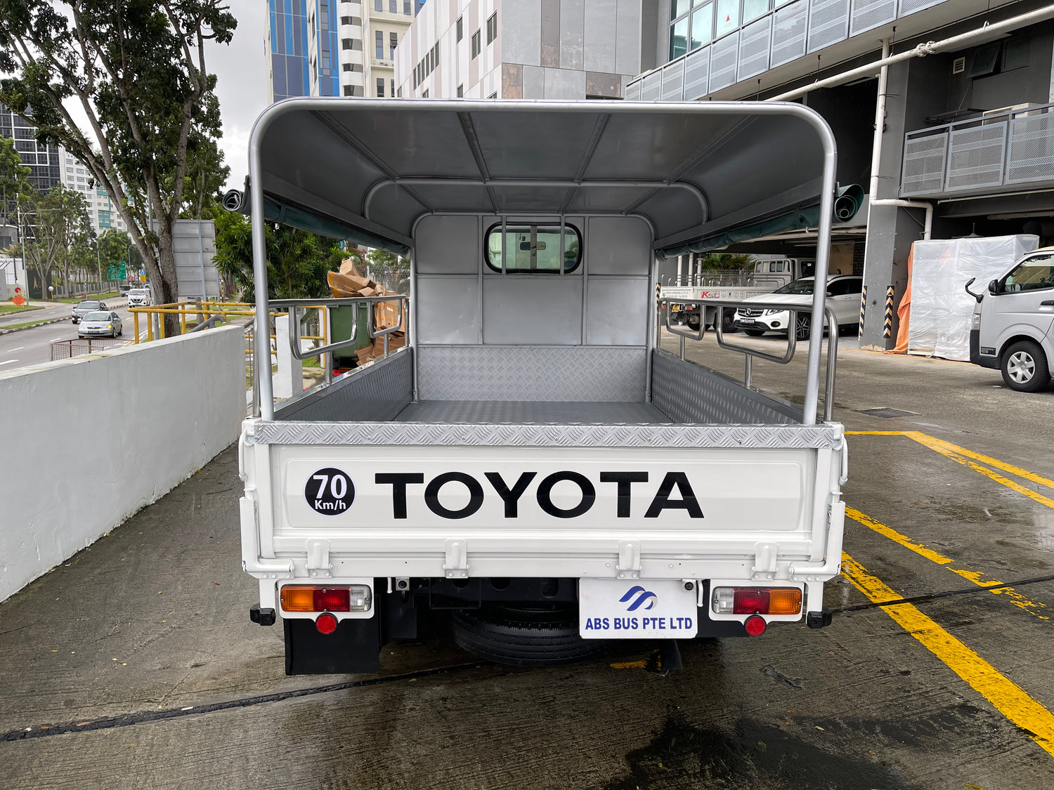 Toyota Dyna 3.0M with Full Canopy & Checked Plated (COE end 2031)